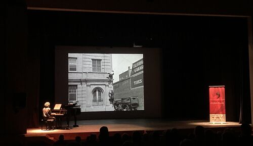 Sessió de cinema concert amb la projecció de “L’home mosca” de Harold Lloyd i amb Carles Robert al piano celebrat el 16 d'abril de 2023