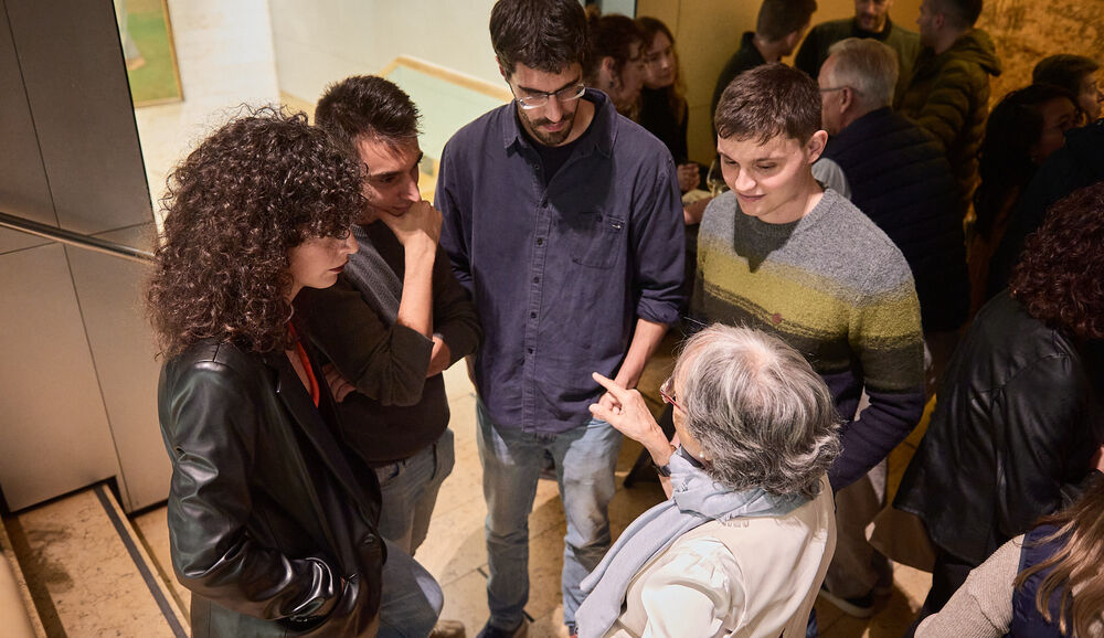 El Quartet Ànima amb la vicepresidenta de la Federació de Joventuts Musicals de Catalunya, Joana Soler, en el còcter posterior a l'entrega del premi La Flama