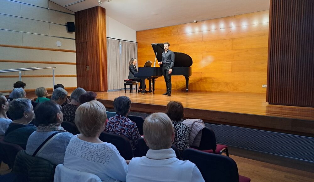 El sopranista Rafael Quirant en el concert que va oferir a  l'auditori de l'Escola Municipal de Música Blai Net de Sant Boi de Llobregat  el passat 15 d'abril